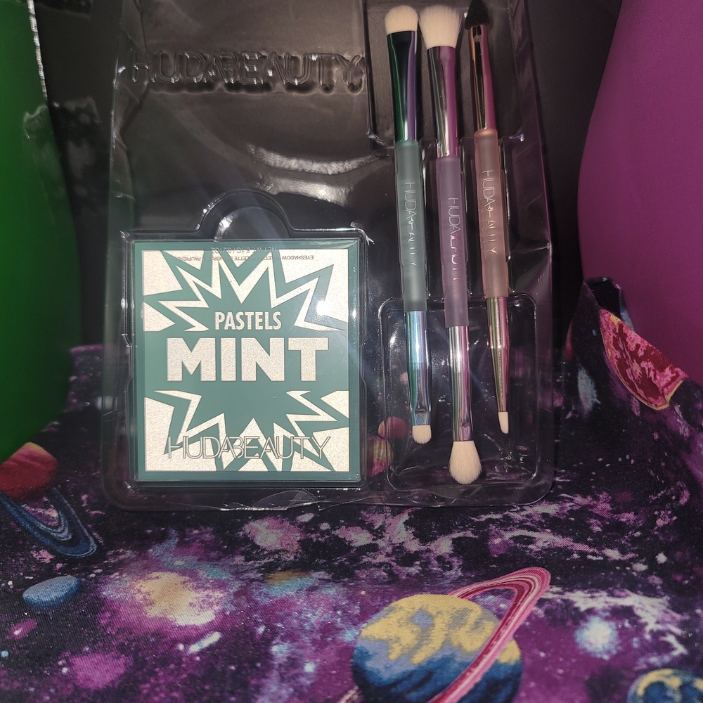 Huda Beauty Mint Pastels Eyeshadow Palette, Brushes and Green Huda Backpack.